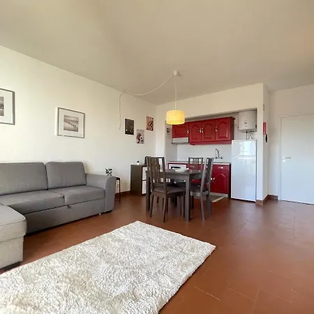 Sea View With Garden And Pool شقة